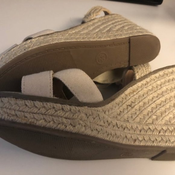 Merona   cream wedges - Picture 1 of 4